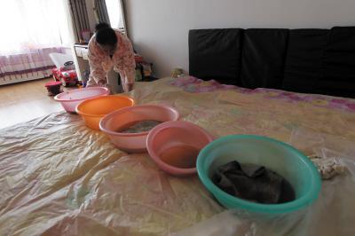 定安楼上漏水，住户失联，小区没物管，业主维权难！律师来支招……
